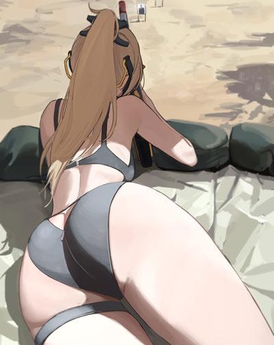 趴着的动漫女孩高清图片