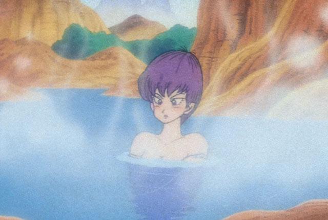 正在温泉沐浴的芳芳